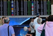 英国慈善志愿者努力逃离以色列:“我们生活在噩梦中”